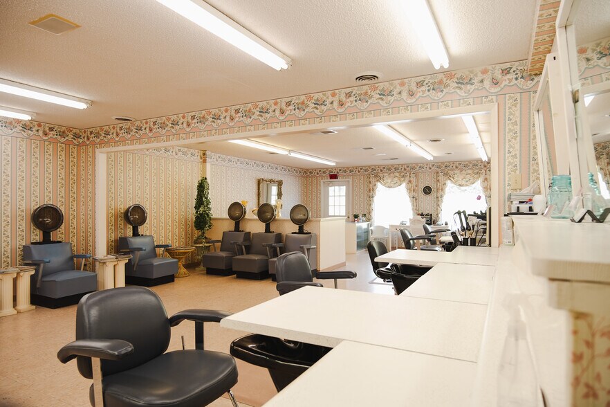 More Photos Of 512-522 S Caldwell St, Brevard Office For Sale