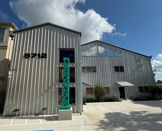More Photos Of 5712 Val Verde St, Houston Loft Creative Space For Lease