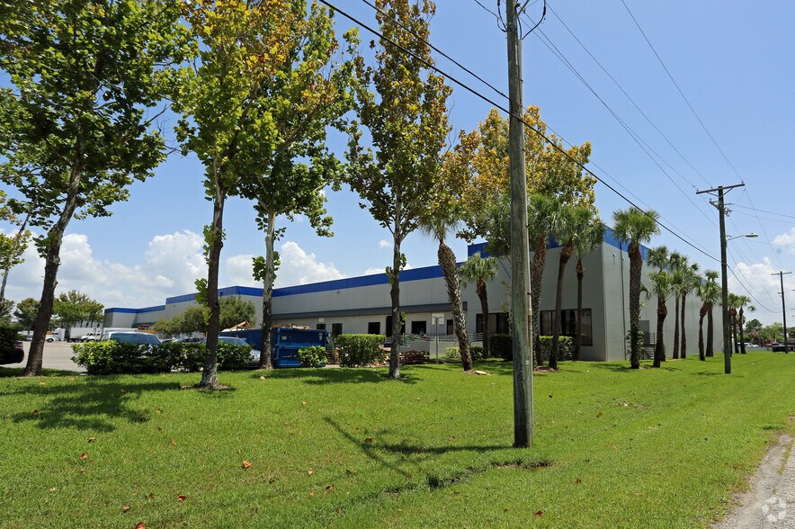 More Photos Of 4501 E Acline Dr, Tampa Distribution For Lease