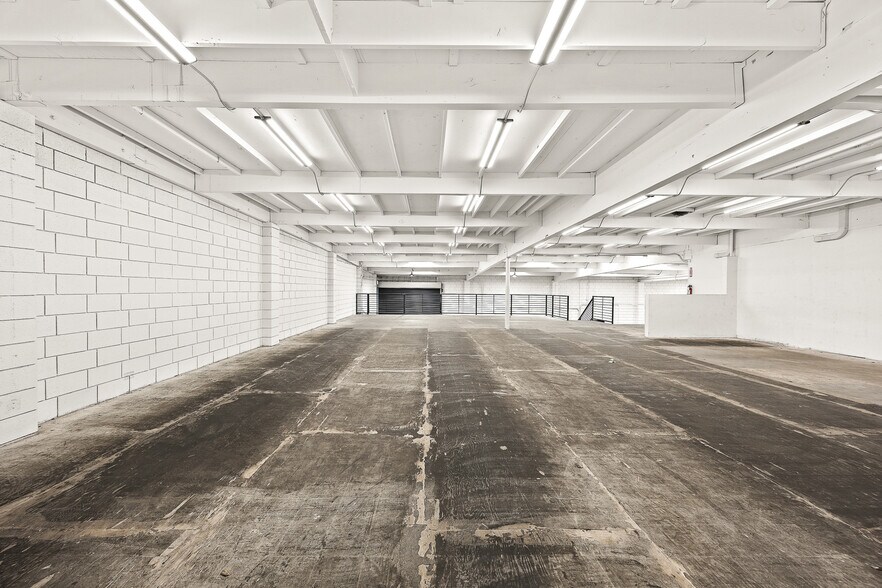 More Photos Of 2702 Saint Louis Ave, Signal Hill Warehouse For Lease