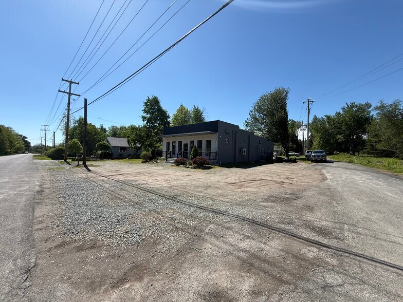More Photos Of 84 Cimarron Rd, Monticello Freestanding For Sale