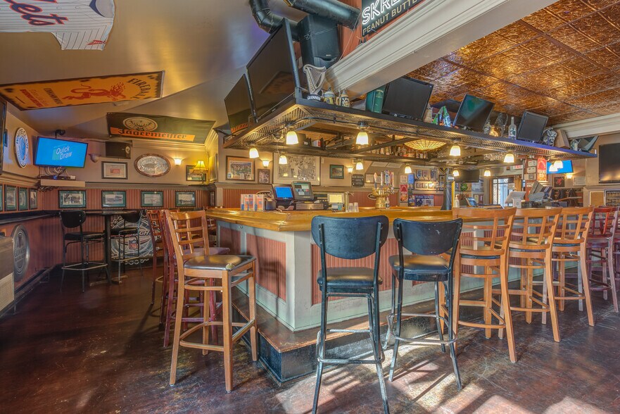 More Photos Of 83 Pulaski Rd, Kings Park Bar For Sale