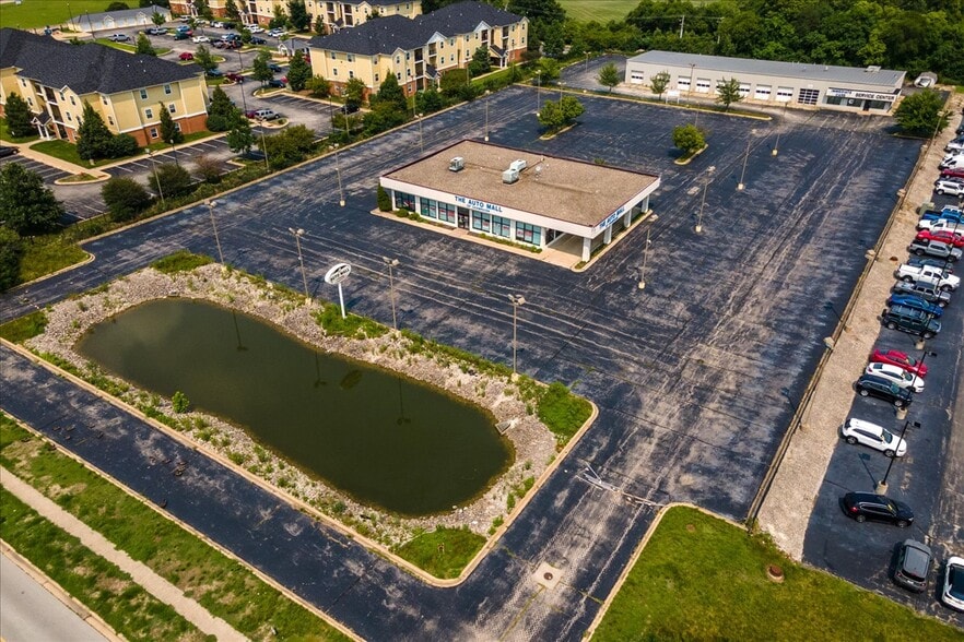 More Photos Of 1910 Moreland Blvd, Champaign Auto Dealership For Sale