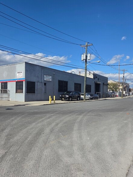 Primary Photo Of 369 Thomas St, Newark Auto Repair For Sale