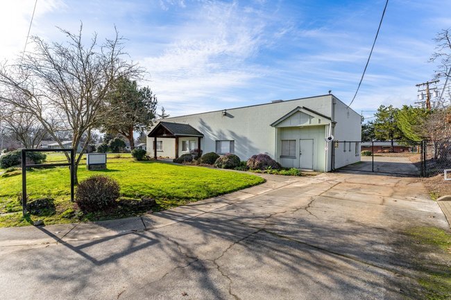 More Photos Of 1596 NW Washington Blvd, Grants Pass Industrial For Sale