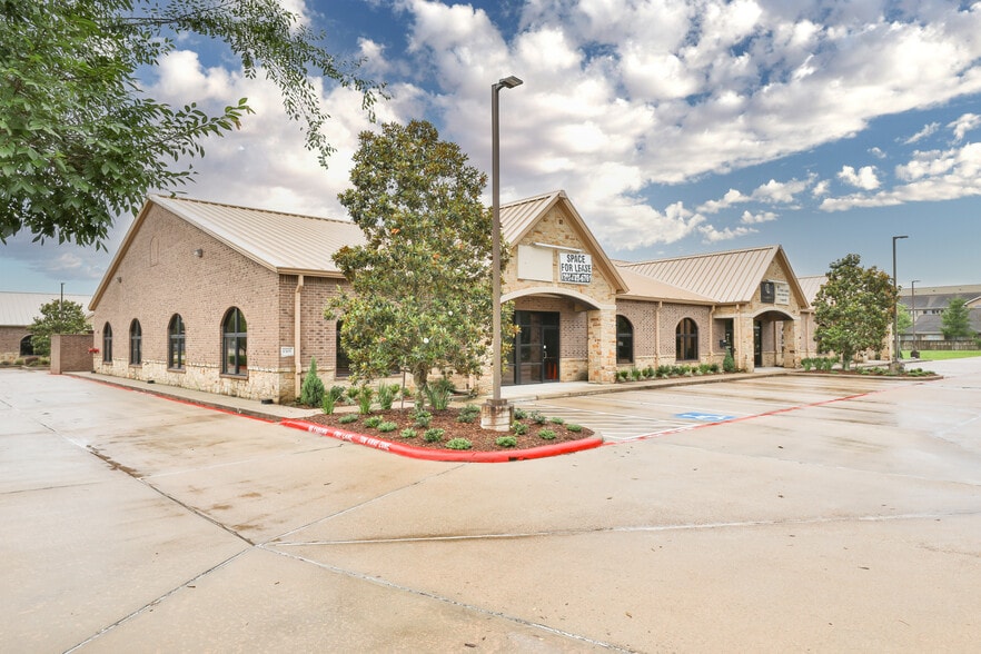 More Photos Of 1311 W Parkwood Ave, Friendswood Office For Lease