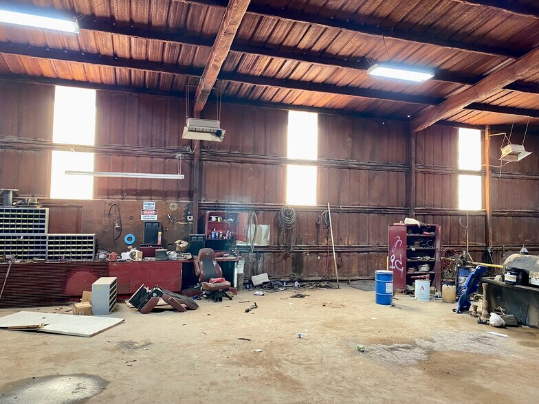 More Photos Of 2306 E Broadway St, Sweetwater Truck Terminal For Lease