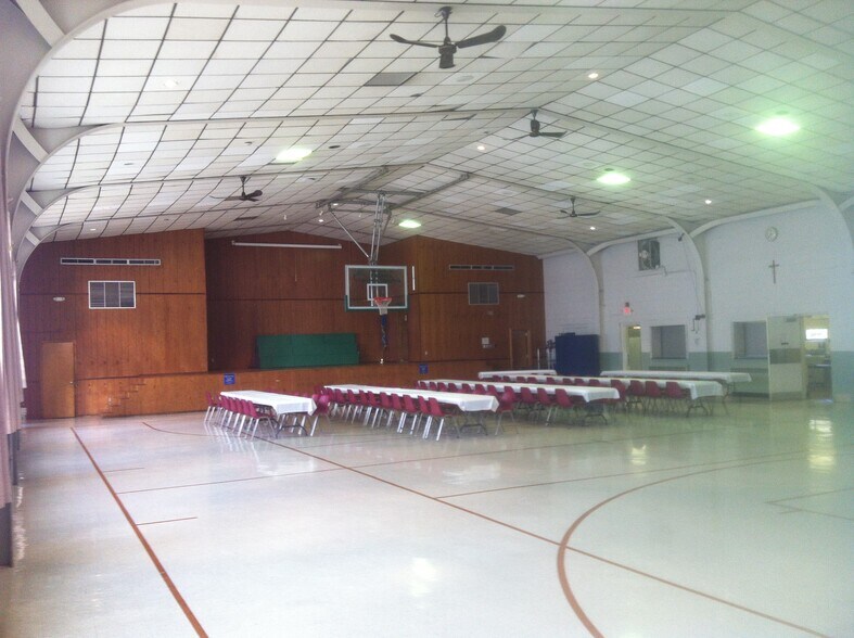 More Photos Of 801 N Dupont Hwy, New Castle Schools For Lease