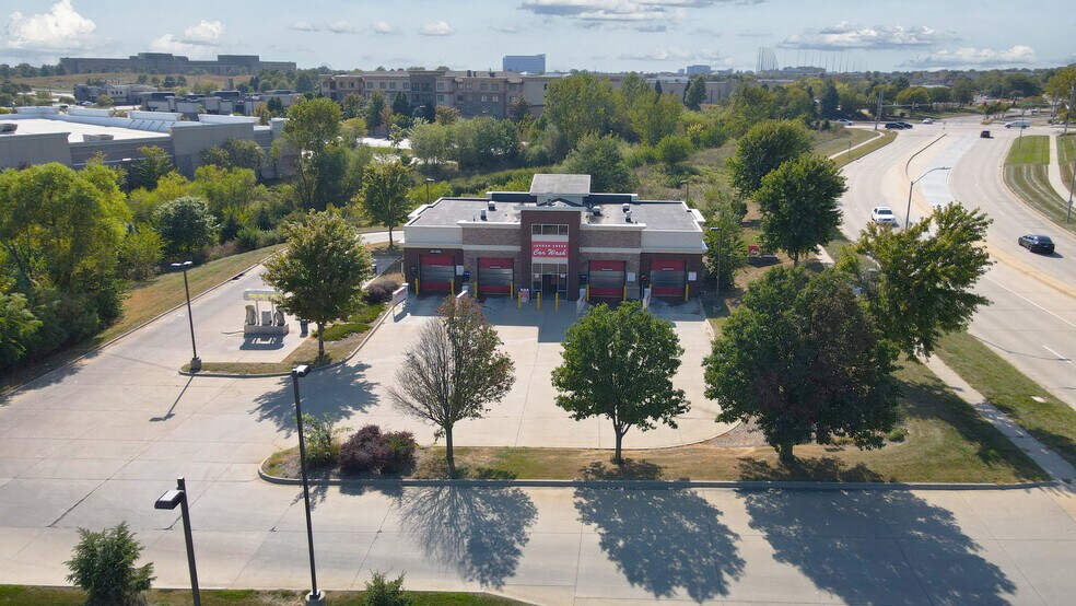 More Photos Of 6604 Coachlight Dr, West Des Moines Carwash For Sale