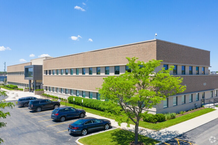 More Photos Of 3400-3450 Oakton St, Skokie Warehouse For Sale