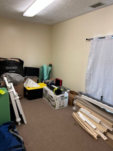 More Photos Of 214 Main St, Paris Office Residential For Sale