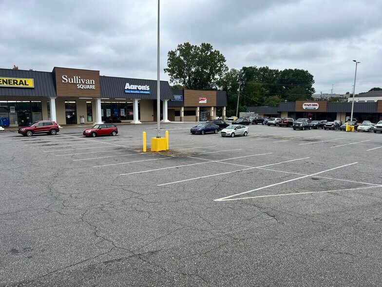 More Photos Of 701-709 Sullivan Rd, Statesville Unknown For Lease