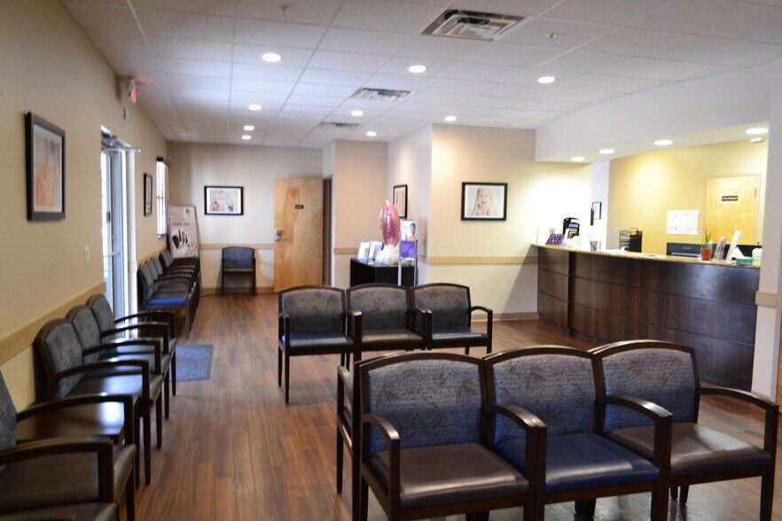 More Photos Of 16301 Fishhawk Blvd, Lithia Medical For Lease