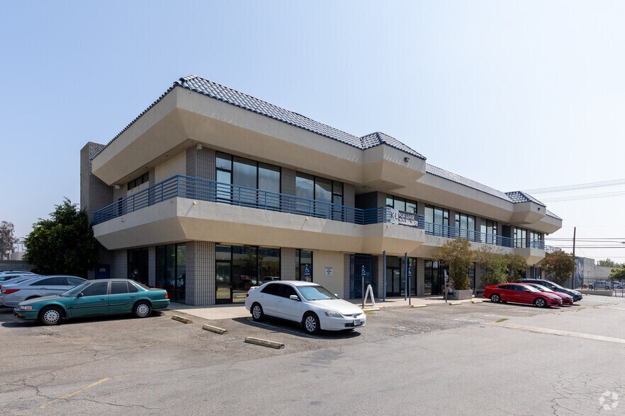 More Photos Of 13545-13557 Van Nuys Blvd, Pacoima Unknown For Lease