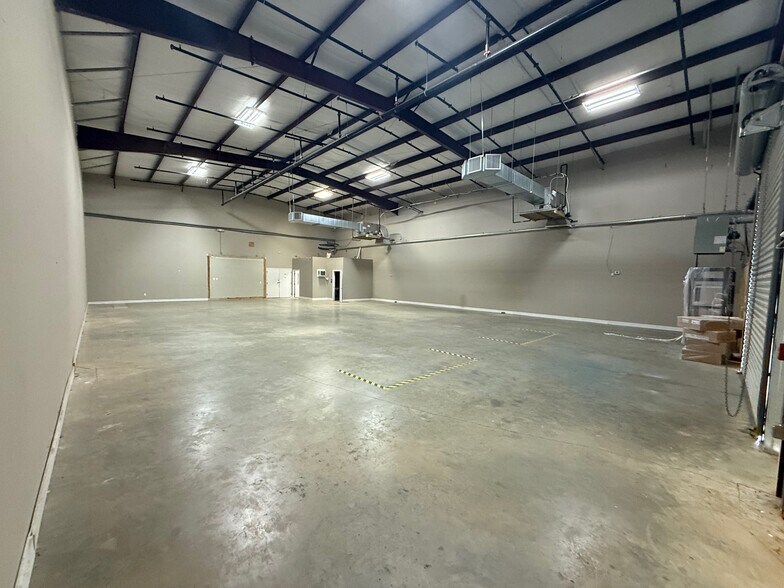 More Photos Of 1667 Shug Jordan Pky, Auburn Flex For Lease