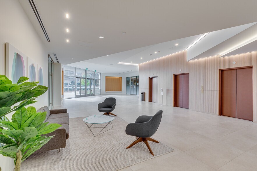 More Photos Of 15110 N Dallas Pky, Dallas Office For Lease