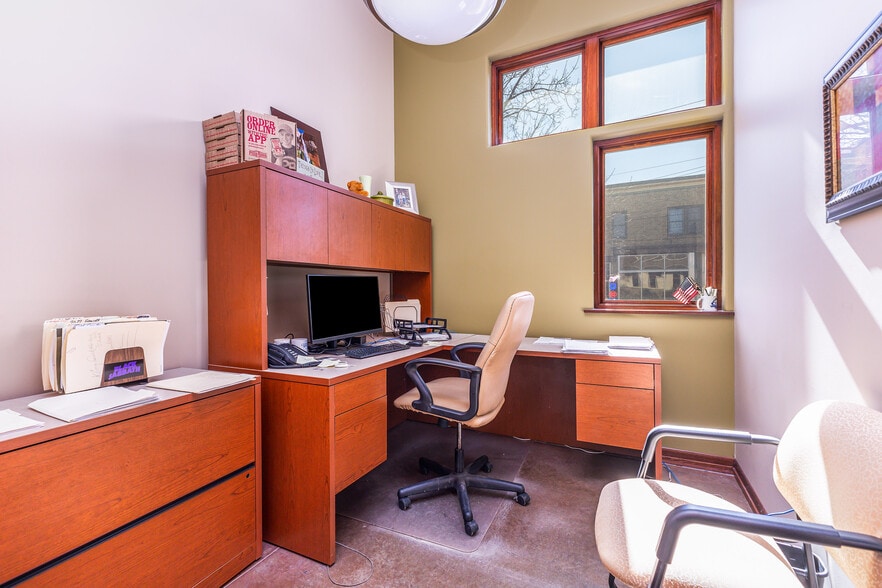 More Photos Of 1055 University Ave, Dubuque Office For Sale