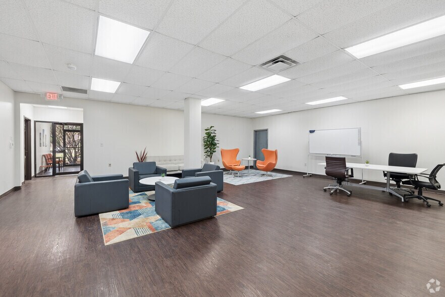 More Photos Of 801-815 Greenview Dr, Grand Prairie Unknown For Lease