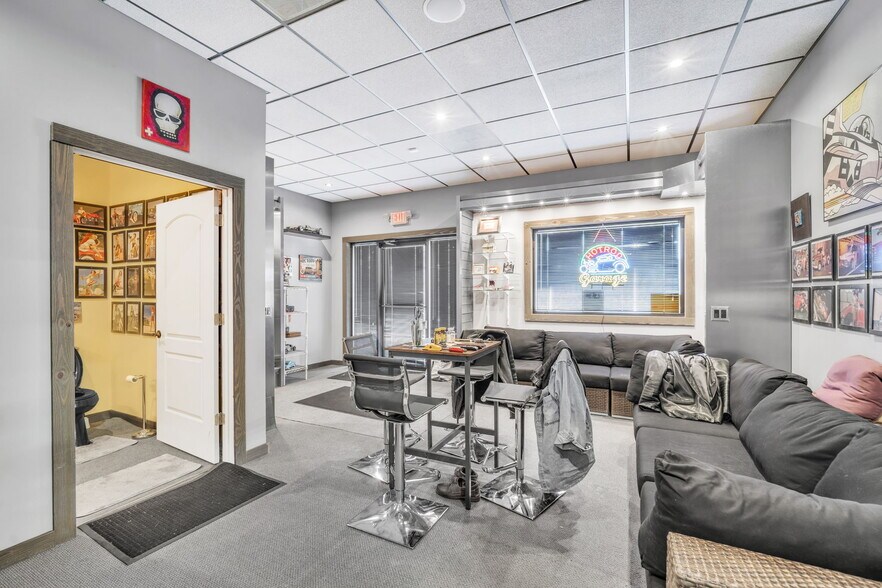 More Photos Of 4271 Calhoun Memorial Hwy, Easley Showroom For Sale