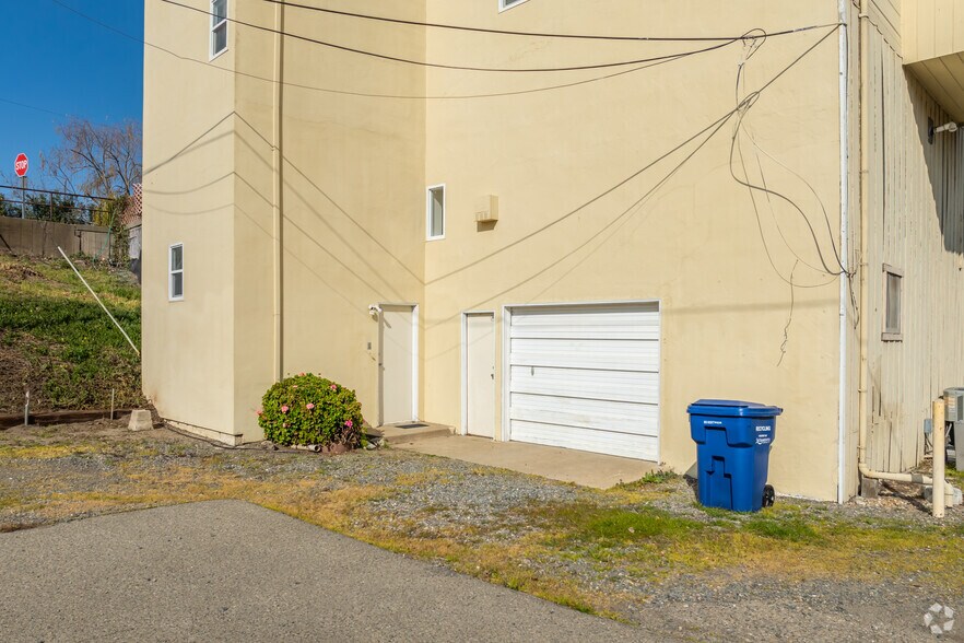 More Photos Of 11715 Riverside Ave, Courtland General Retail For Sale