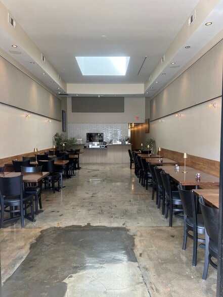 More Photos Of 433 N Fairfax Ave, Los Angeles Restaurant For Lease