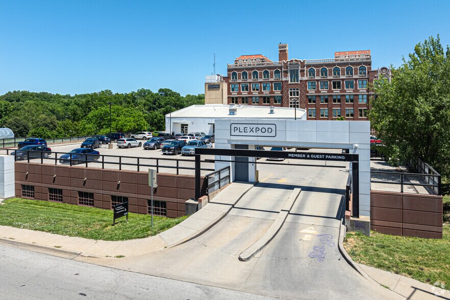 More Photos Of 300 E 39th St, Kansas City Unknown For Lease