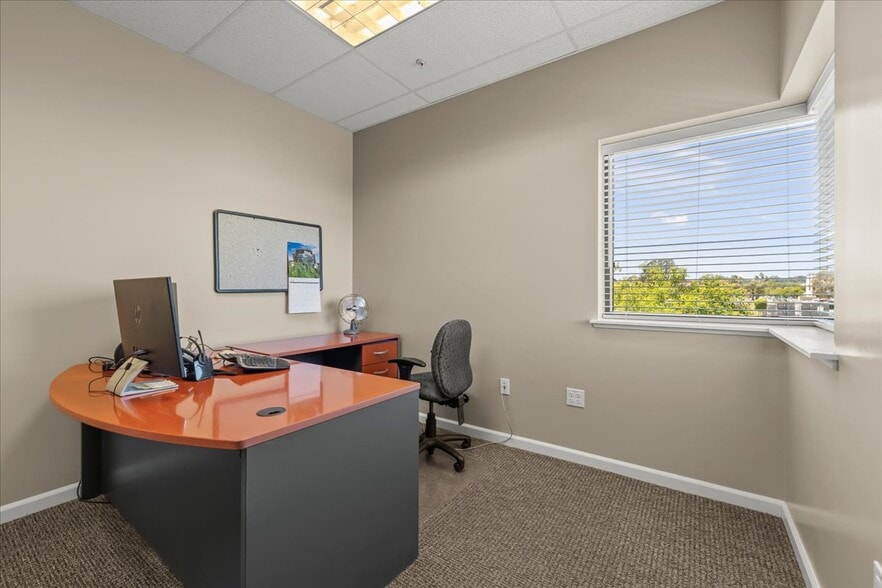 More Photos Of 125 Hangar Way, Watsonville Office For Sale