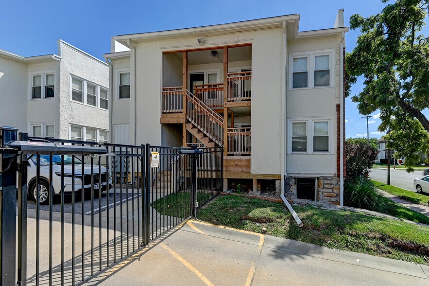 More Photos Of 1800-1816 W 41st St, Kansas City Apartments For Sale