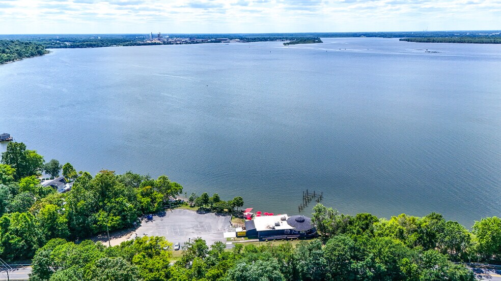 More Photos Of 700 Jordan Point Rd, Hopewell Restaurant For Sale