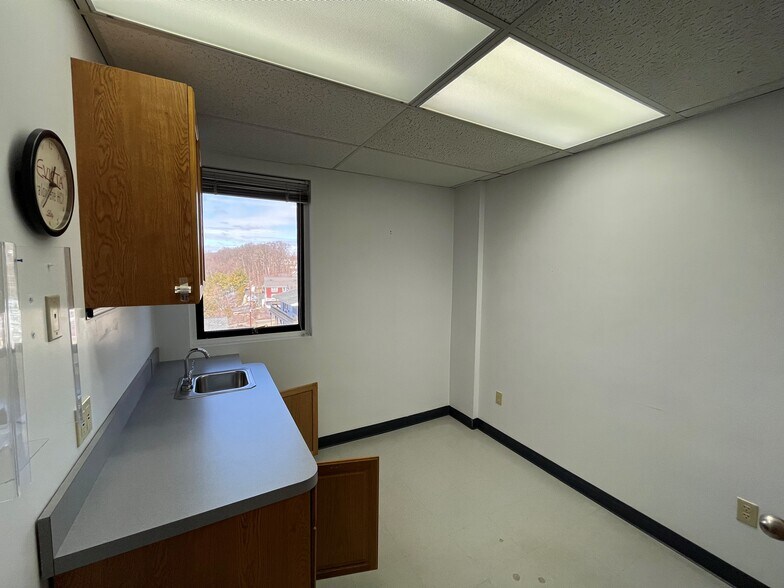 More Photos Of 27 Hospital Ave, Danbury Medical For Lease