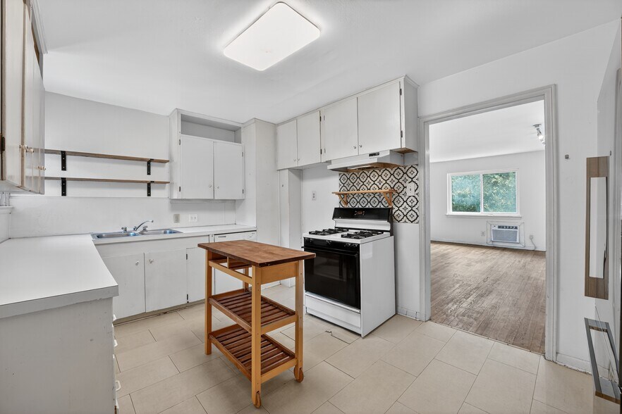 More Photos Of 1518 Parkway, Austin Multifamily For Sale