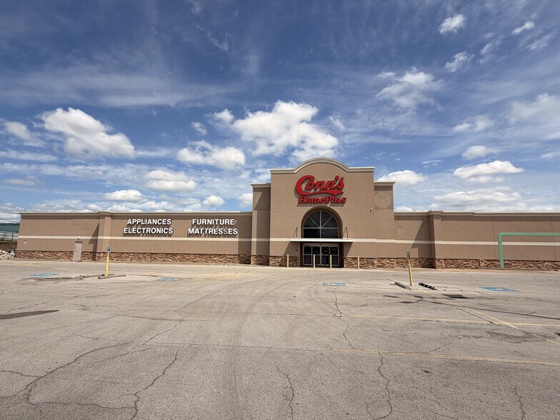 Primary Photo Of 6921-6925 E Admiral Pl, Tulsa Freestanding For Lease