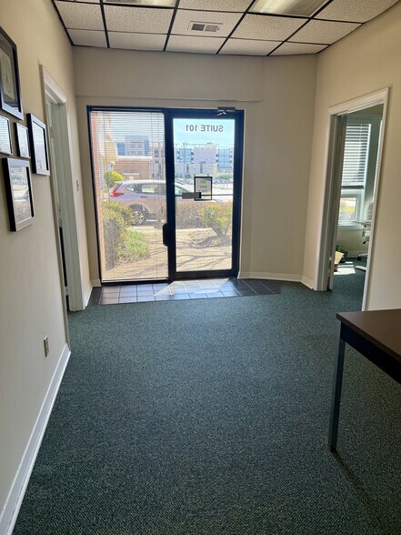 More Photos Of 303 34th St, Virginia Beach Office For Sale