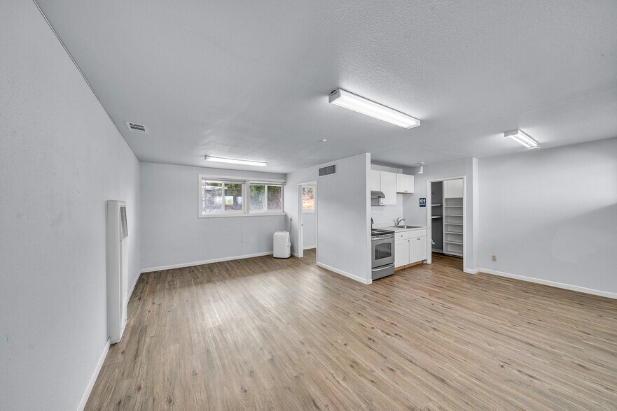 More Photos Of 2820 Broadmoor Ave, Concord Restaurant For Sale