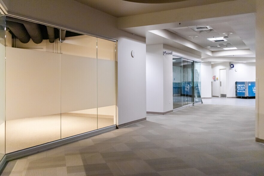 More Photos Of 495 S Grand Central Pky, Las Vegas Showroom For Lease