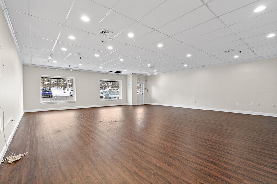 More Photos Of 730 Boston Post Rd, Sudbury Unknown For Lease