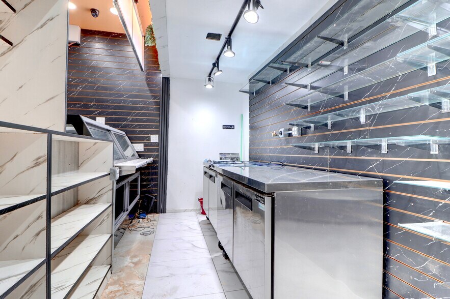 More Photos Of 60-35 Fresh Pond Rd, Maspeth Storefront Retail Residential For Lease