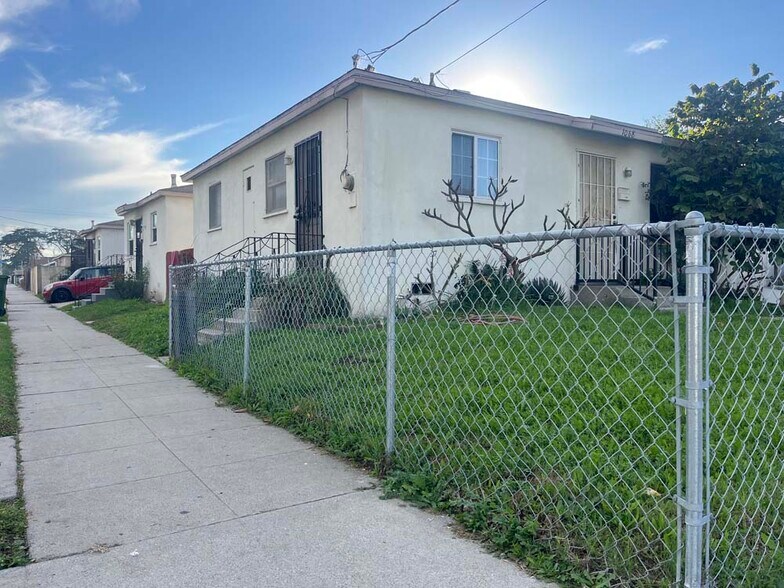 More Photos Of 1068 McDonald Ave, Wilmington Multifamily For Sale