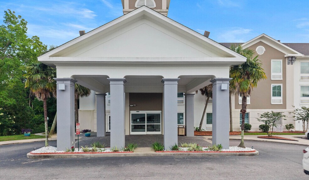 More Photos Of 19751 S Greeno Rd, Fairhope Hotel For Sale