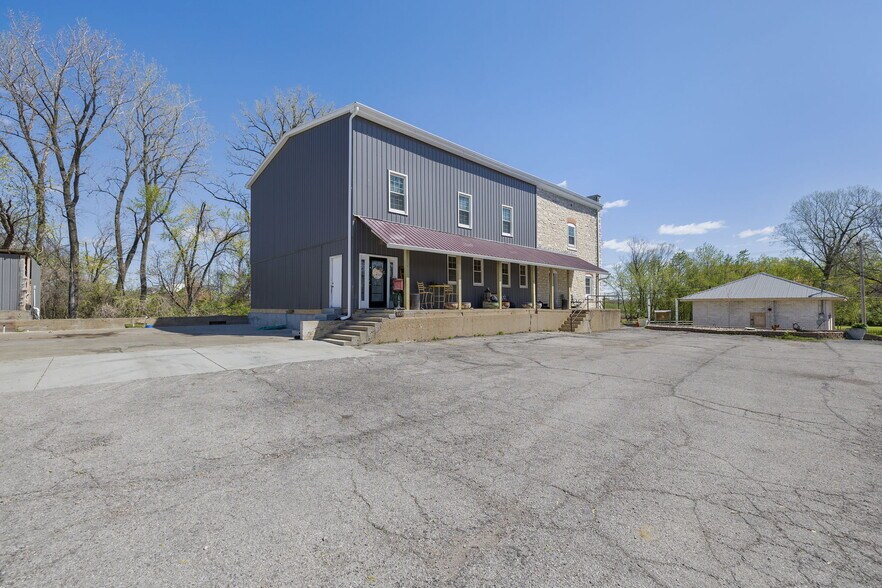 More Photos Of 305 N Main St, Ste Genevieve Storefront Retail Residential For Sale