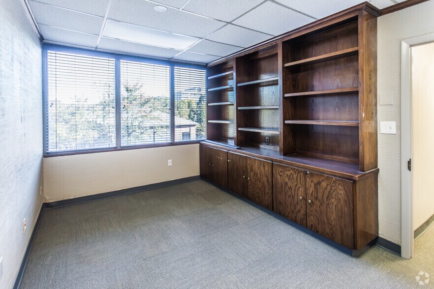 More Photos Of 11215 Hermitage Rd, Little Rock Medical For Sale