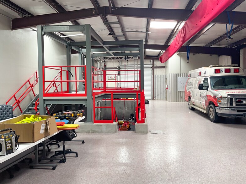 More Photos Of 4525 Schillinger Rd N, Semmes Service For Lease