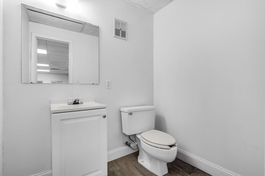 More Photos Of 7460-7580 NW 82nd St, Medley Warehouse For Lease