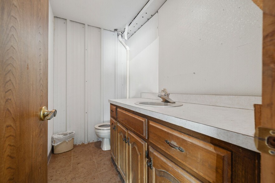 More Photos Of 15288 AR-22, Dardanelle Warehouse For Sale