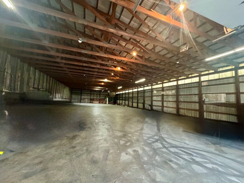 More Photos Of 43 Oak St, Bristol Warehouse For Lease