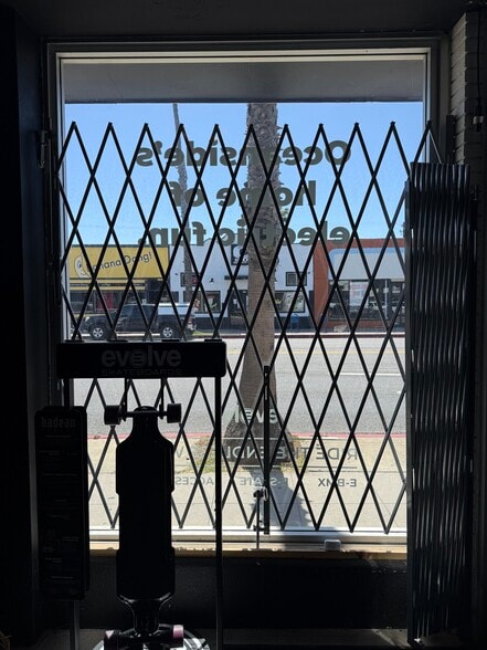 More Photos Of 114 S Coast Hwy, Oceanside General Retail For Lease