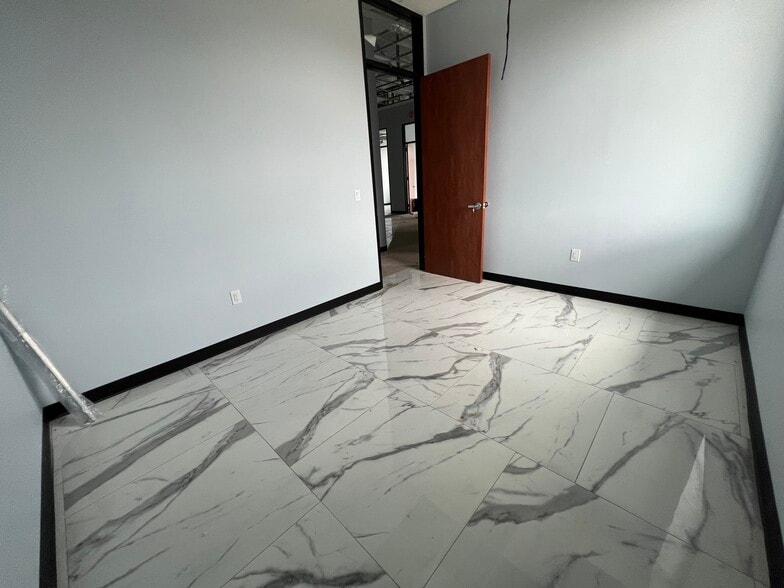 More Photos Of 18630 Intercontinental Crossing Dr, Houston Warehouse For Lease