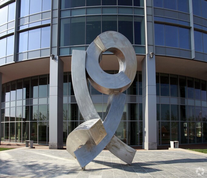 More Photos Of 1850 Towers Crescent Plz, Vienna Office For Lease