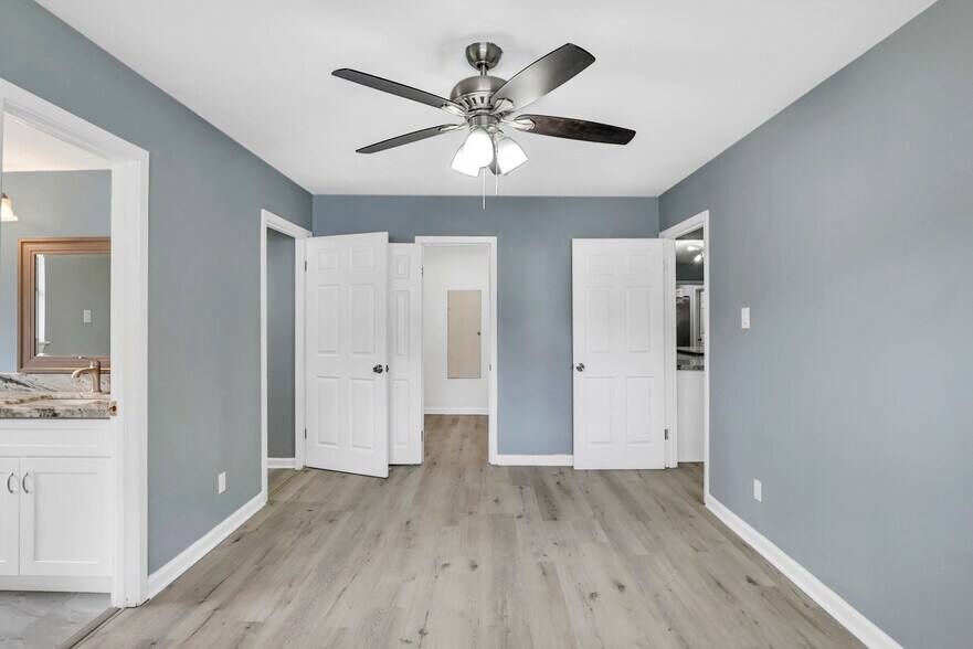 More Photos Of 5722 W 43rd St, Houston Specialty For Sale