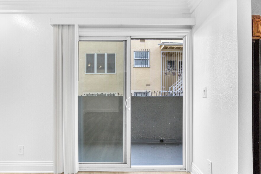 More Photos Of 511 S Carondelet St, Los Angeles Apartments For Sale